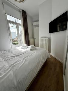 AGAIN 2 Downtown Premium Suite with Parking