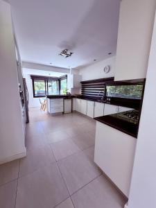 Casa con piscina en Estancias del Pilar, 3 dormitorios, jardín y parrilla