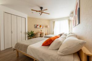 Station 2min walk 5min USJ 8min Namba