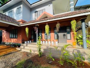 KATARA HILLS FAMILY home stay