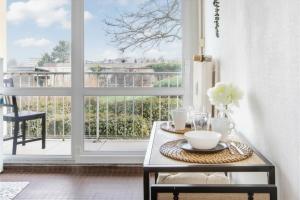 LEden Appart, Studio avec cuisine séparée, Idéal Professionnels, Fibre Haut débit, Garage, 2 Balcons, Très Calme et Confortable, Arrivée Autonome, Rez de Chaussée
