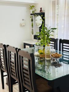 FIG & SHADE-Private Hill-view -Serene Hill Retreat