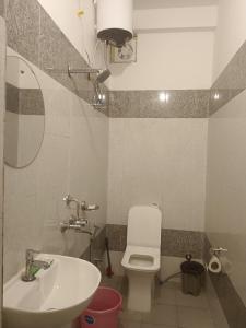 Prithvi Hotel - Aesthetic Room in upper tapovan with TV, AC and free airport pickup for 7 or more nights bookings