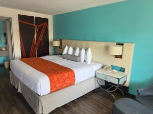 Howard Johnson by Wyndham Ft. Myers FL