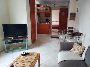 Athene and Emmanouil Place