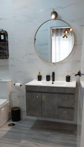 Stone House, Style Room