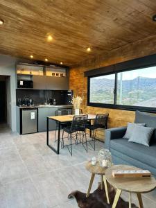 La Mira Lodge, con vista al dique potrerillos