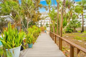 Palm Cottage Treasure Island Beach Sleeps 4