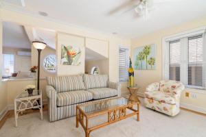 Palm Cottage Treasure Island Beach Sleeps 4