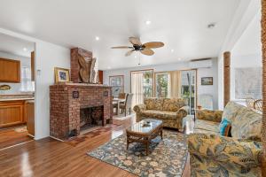 Treasure Island Beach Time Sleeps 22