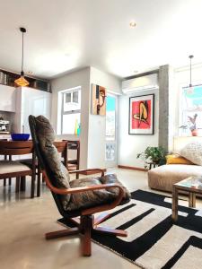 Altaris - Newly renovated 2 bedroom apartment with AC and remote work desk in Kloofstreet