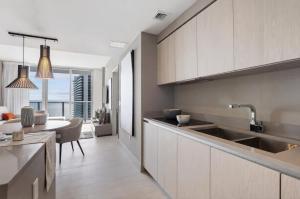 Penthouse Ocean Front View Mansion in Sky Corner