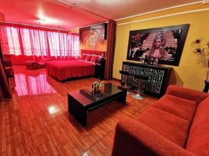 Hollywood Suites