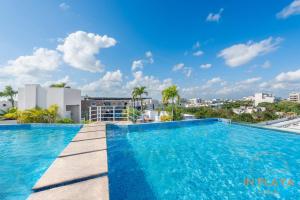 Central Studio Steps to Beach w Rooftop & Parking