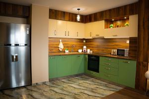 Quiet 2BD Apartment near Sea Garden & Beach by ApartMAX
