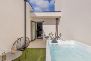 Le Chêne Doré Appartement cosy Jacuzzi Privé climatisé accès à pieds centre touristique Amnéville