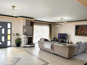 Katerini Grand Luxury Villa with Garden and Jacuzzi