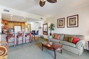 Golf course-front condo with golf views, balcony, pool, fast WiFi, washerdryer