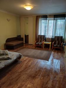 Antonovicha 102 Street