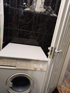 Antonovicha 102 Street