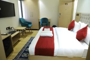 hotel welcome palace near mcdonald"s & New Delhi railway station & connaught place
