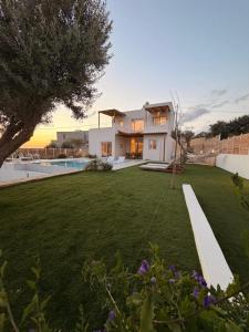 Villa Livia- panoramic view with pool and beautiful garden