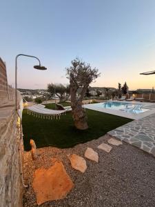 Villa Livia- panoramic view with pool and beautiful garden