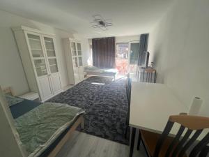 4 guest - FFM - Germany