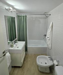 Modern Central location Studio with Rooftop Pool