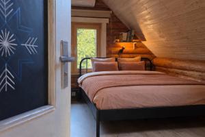 Hazel Hut - spacious fenced yard, sauna, 2-bedroom