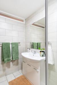 Table Mountain n City Vistas 2BD w Parking n Gym n Pool