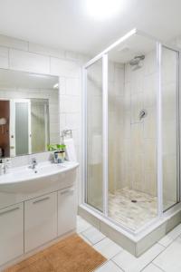Table Mountain n City Vistas 2BD w Parking n Gym n Pool