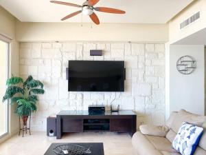 2BR Condo Infinity Pool & Serene Beach #601