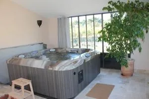 Lapauline FR5BZEVA - Cabrières-dʼAigues