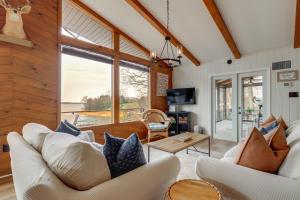 Dock, Deck and Views Cherokee Lake Retreat!