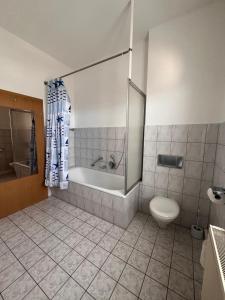 Schöne Ruhige Monteurwohnung bei Bayreuth mit Parkplatz, Küche, Internet, TV, Waschmaschine, Trockner