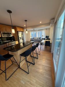 Hilltop East End Retreat with Studio-Office