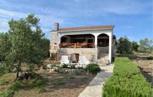 Beautiful Home In Tkon With Wifi