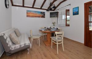Beautiful Home In Tkon With Wifi