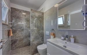 Awesome Home In Rovinjsko Selo