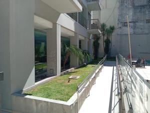 Moderno edificio con pileta, jardín y seguridad 24 horas Tranquilo