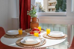 Marbella Beachside 1BR - Pool & Walk to Town