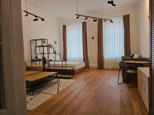 ELEVEN APARTMENT - Very Center - Free Parking