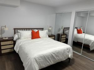 Elegant home 10 mins drive to Detroit and Windsor border and 3mins drive to Windsor Airport