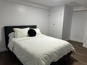 Elegant home 10 mins drive to Detroit and Windsor border and 3mins drive to Windsor Airport