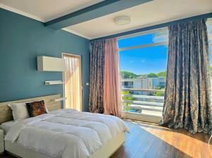 Lura 2 Suite 215