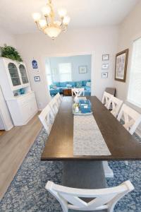 Family-Friendly 4BR | Sleeps 10 | Close to Beach