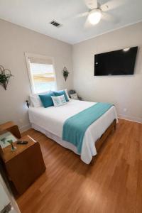 Family-Friendly 4BR | Sleeps 10 | Close to Beach
