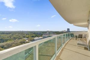 2BR apartment at the Arya Amazing bay views