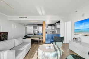 2BR apartment at the Arya Amazing bay views